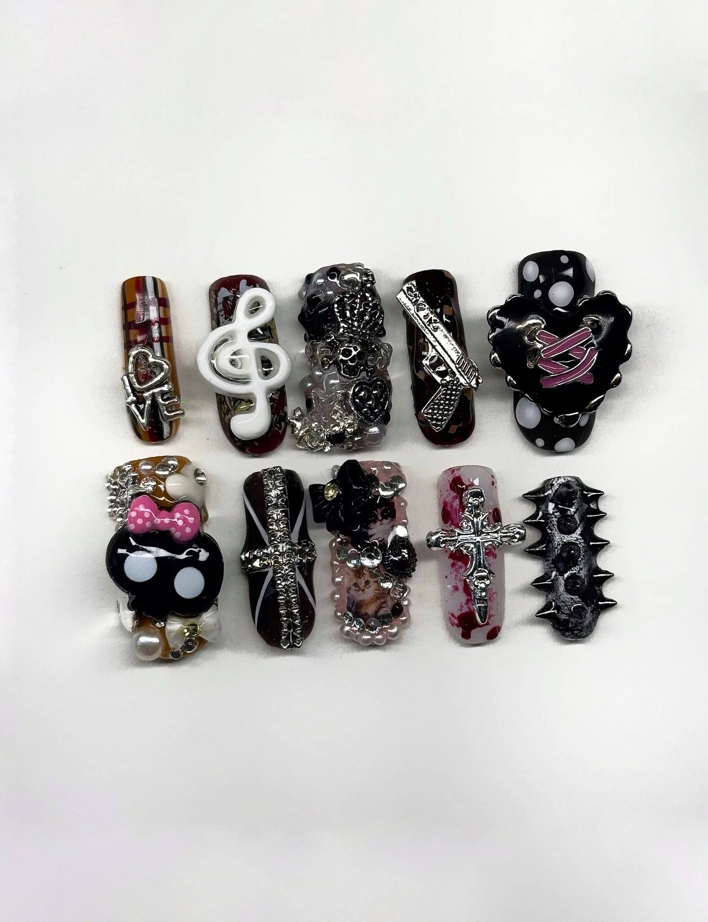 Sculptural 3D press-on nails